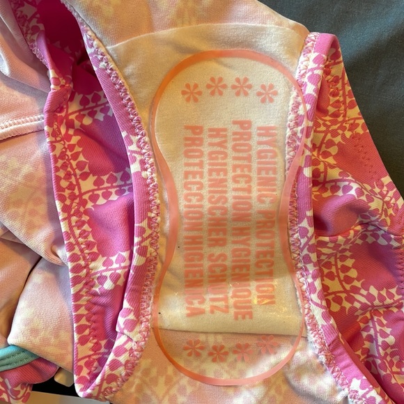 Bathing suit - Picture 6 of 6